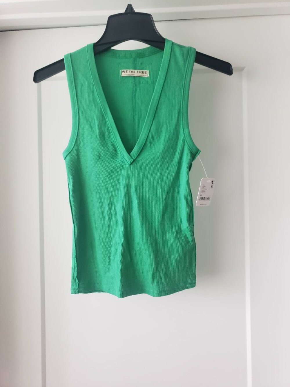 FREE PEOPLE SLEEVLEES V-NECK SIZE XS
